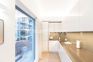 4  bedrooms flat to rent in Central Avenue, Hammersmith And Fulham, SW6-image 8