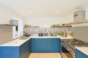 4 bedrooms flat to rent in Rylston Road, Fulham, SW6-image 2