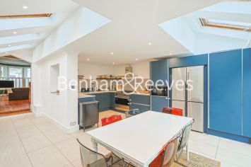 4 bedrooms flat to rent in Rylston Road, Fulham, SW6-image 7