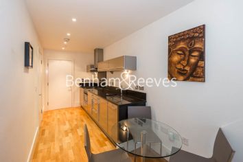 1 bedroom flat to rent in Highbury Stadium Square, Highbury, N5-image 3