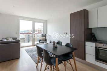 Studio flat to rent in Imperial Building, Royal Arsenal Riverside, SE18-image 2