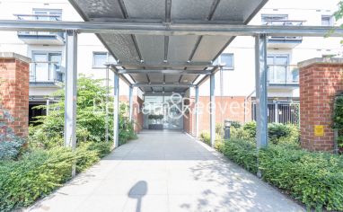 2 bedrooms flat to rent in Erebus Drive, Woolwich, SE28-image 14