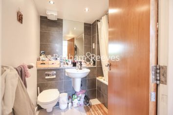 3 bedrooms flat to rent in Marlborough Road, Royal Arsenal Riverside, SE18-image 10