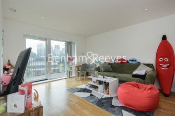 1 bedroom flat to rent in Sandy Hill Road, Woolwich, SE18-image 1