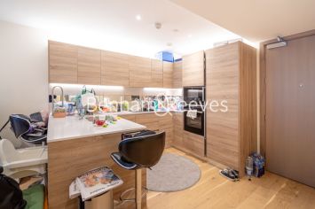 2 bedrooms flat to rent in Duke of Wellington, Royal Arsenal Riverside, SE18-image 2