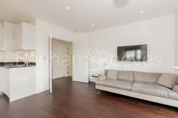 2 bedrooms flat to rent in Royal Arsenal Riverside, Woolwich, SE18-image 1