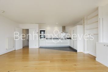 3 bedrooms flat to rent in Cadogan Road, Royal Arsenal Riverside, SE18-image 1