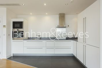 3 bedrooms flat to rent in Cadogan Road, Royal Arsenal Riverside, SE18-image 2