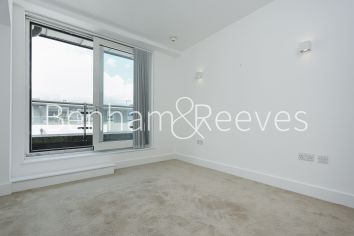 3 bedrooms flat to rent in Cadogan Road, Royal Arsenal Riverside, SE18-image 3