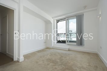 3 bedrooms flat to rent in Cadogan Road, Royal Arsenal Riverside, SE18-image 9