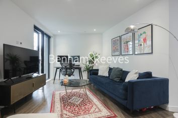 1 bedroom flat to rent in Woolwich High Street, Callis Yard, SE18-image 1