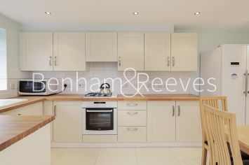 4 bedrooms flat to rent in Shooters Hills, Elizabeth Fry Place, SE18-image 2