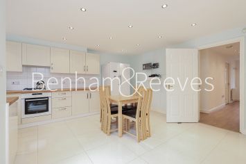 4 bedrooms flat to rent in Shooters Hills, Elizabeth Fry Place, SE18-image 13