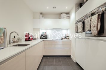 1 bedroom flat to rent in North Greenwich, Millenium Gardens, SE10-image 2