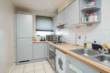 2 bedrooms flat to rent in Sark Towerk, Erebus Drive, SE28-image 2