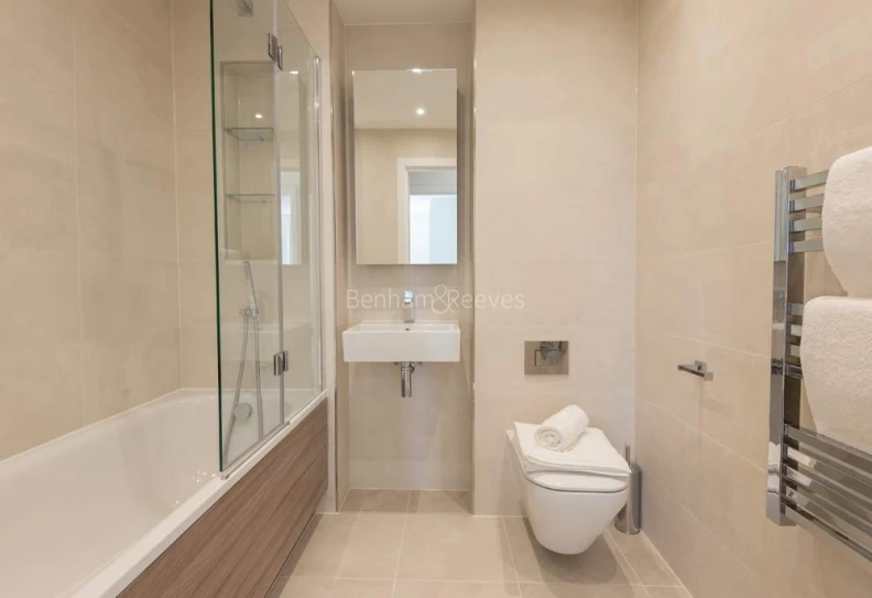 Colindale Gardens bathroom images 1