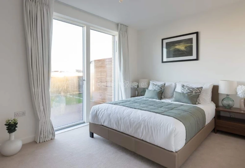 Colindale Gardens bedroom images 1