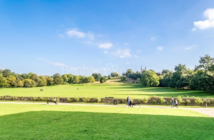 Greenwich Square amenities images 1