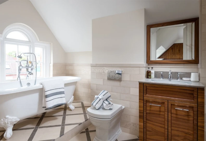 Bathroom view of Hampstead Manor images 1