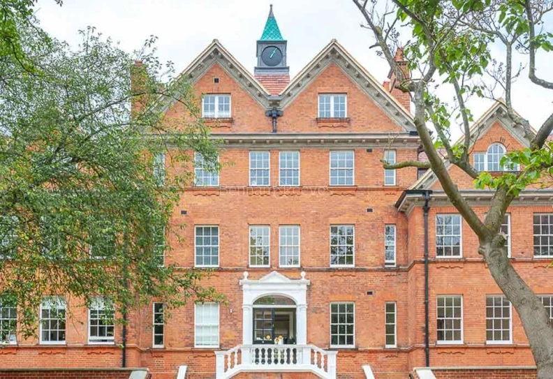 Exterior view of Hampstead Manor Image 1