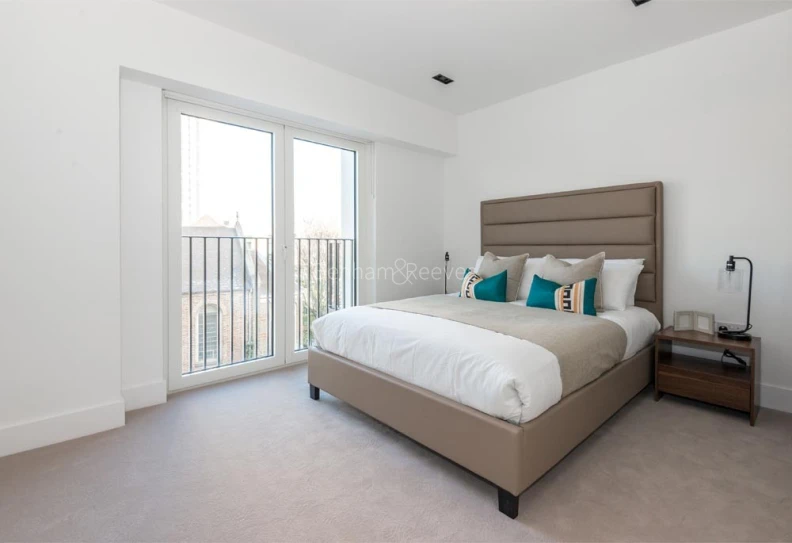 Bedroom view of Keybridge images 1