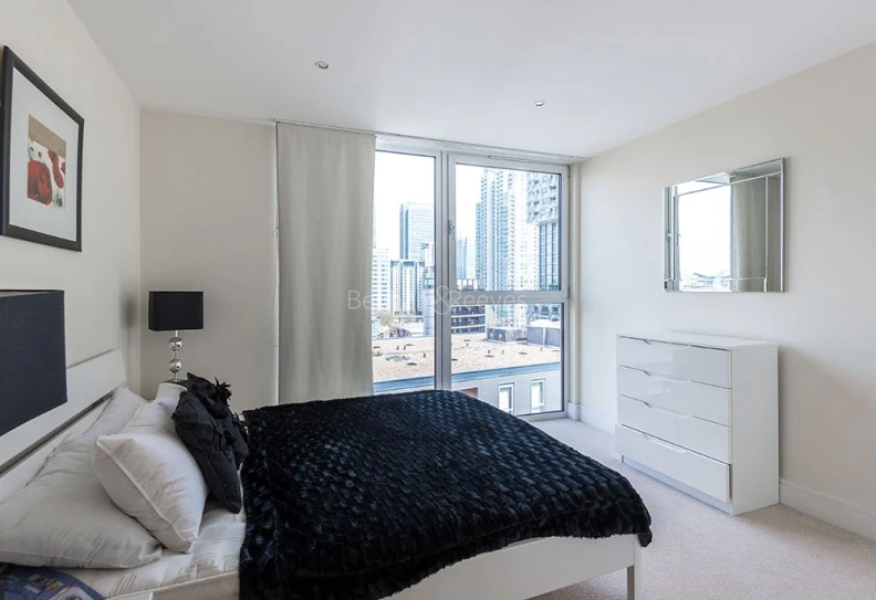 Bedroom view of Lanterns Court images 1