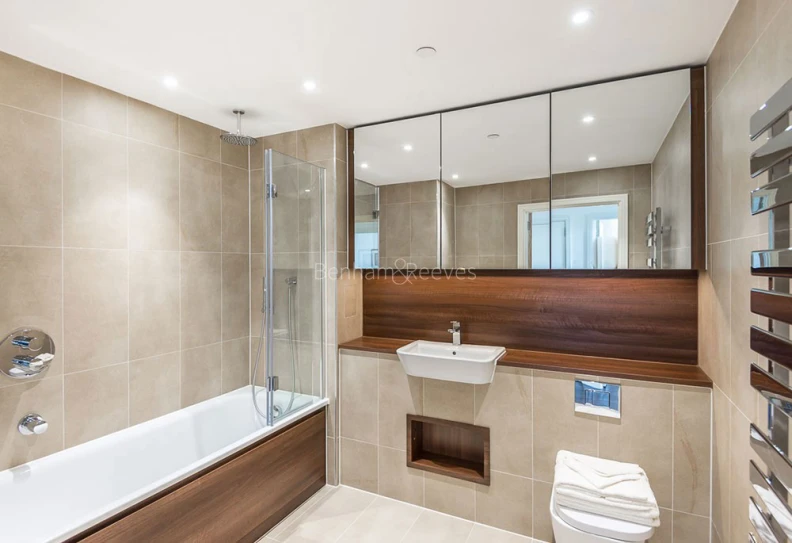 Nine Elms Point bathroom images 1