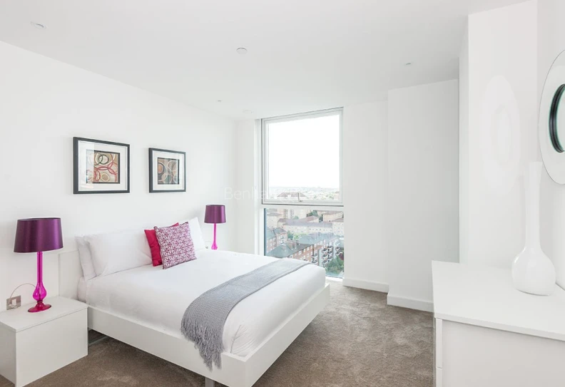 Nine Elms Point bedroom images 1