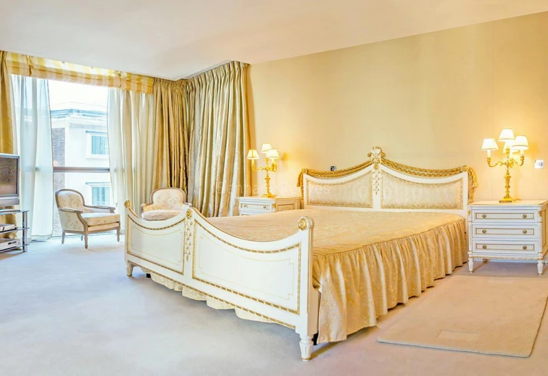 Bedroom view of The Knightsbridge images 2