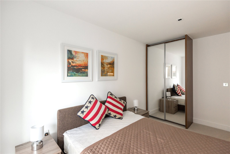 1 bedroom apartments/flats to sale in Longfield Avenue, London-image 7