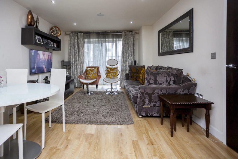 3 bedrooms apartments/flats to sale in Boulevard Drive, Beaufort Park, Colindale-image 7