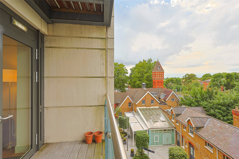 2 bedrooms apartments/flats to sale in Dickens Yard, Ealing, London-image 11