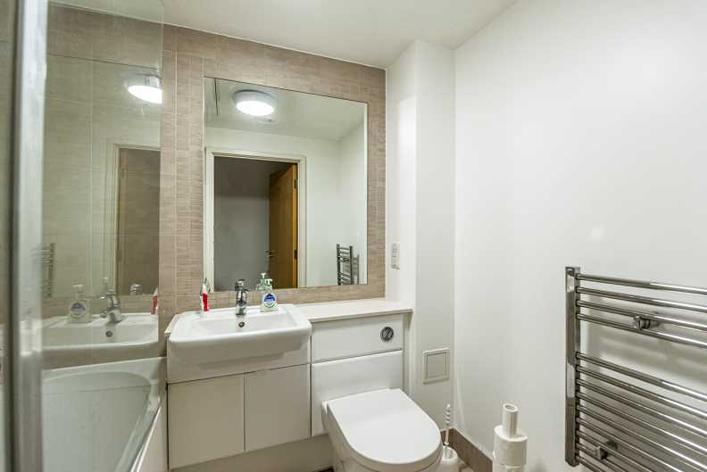 1 bedroom apartments/flats to sale in Aerodrome Road, Beaufort Park, Colindale-image 5