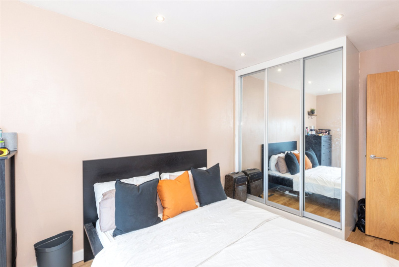 2 bedrooms apartments/flats to sale in Aerodrome Road, Colindale-image 6