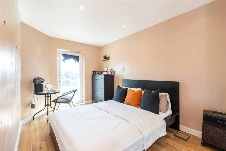 2 bedrooms apartments/flats to sale in Aerodrome Road, Colindale-image 3