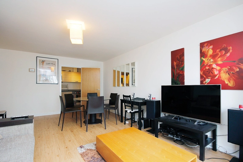 2 bedrooms apartments/flats to sale in Heritage Avenue, Beaufort Park, Colindale-image 6