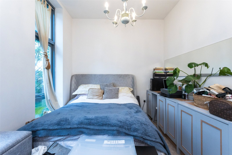 1 bedroom apartments/flats to sale in Martlesham Walk, Colindale-image 4