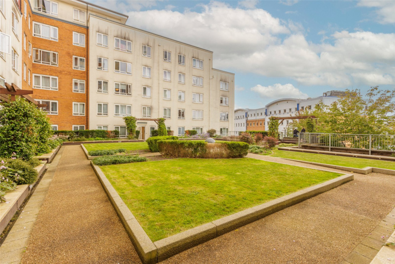 Studio apartments/flats to sale in Boulevard Drive, Beaufort Park, Colindale-image 9