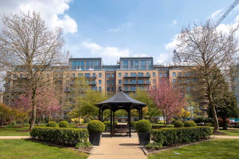 Studio apartments/flats to sale in Boulevard Drive, Beaufort Park, Colindale-image 11