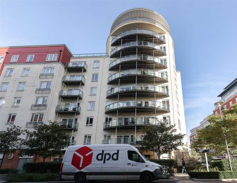 Studio apartments/flats to sale in Boulevard Drive, Beaufort Park, Colindale-image 11