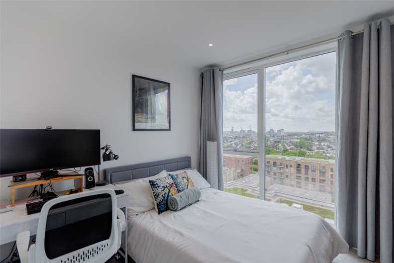 2 bedrooms apartments/flats to sale in Lismore Boulevard, Colindale Gardens, Colindale-image 6
