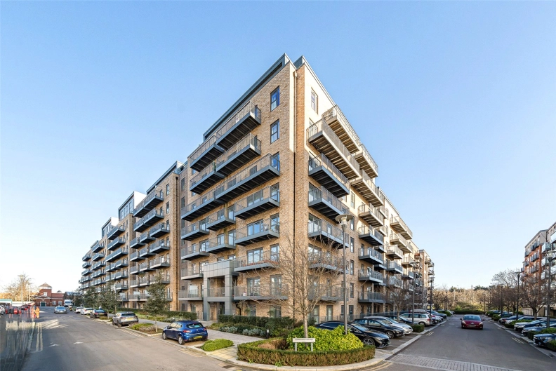 2 bedrooms apartments/flats to sale in East Drive, Beaufort Park, Colindale-image 1