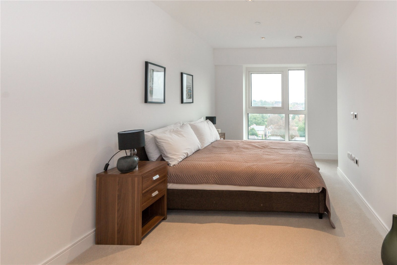 2 bedrooms apartments/flats to sale in Longfield Avenue, London-image 4