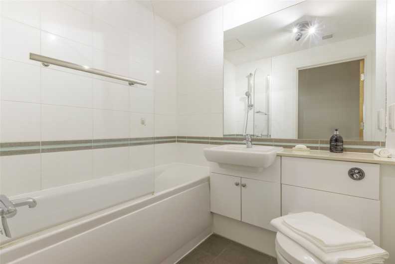 2 bedrooms apartments/flats to sale in Heritage Avenue, Beaufort Park, Colindale-image 7