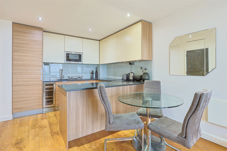 1 bedroom apartments/flats to sale in East Drive, Colindale-image 7