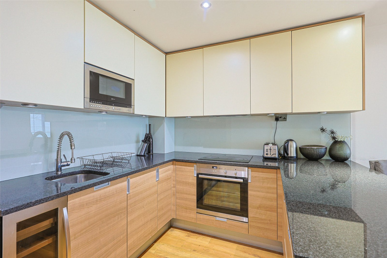 1 bedroom apartments/flats to sale in East Drive, Colindale-image 4