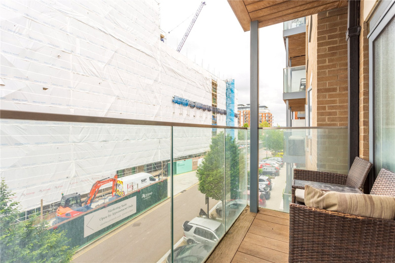 1 bedroom apartments/flats to sale in East Drive, London-image 2