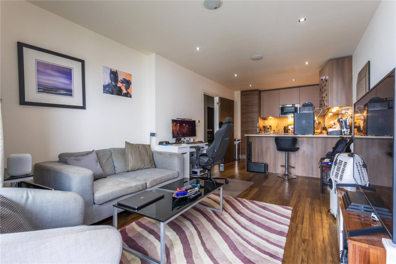 1 bedroom apartments/flats to sale in East Drive, London-image 4