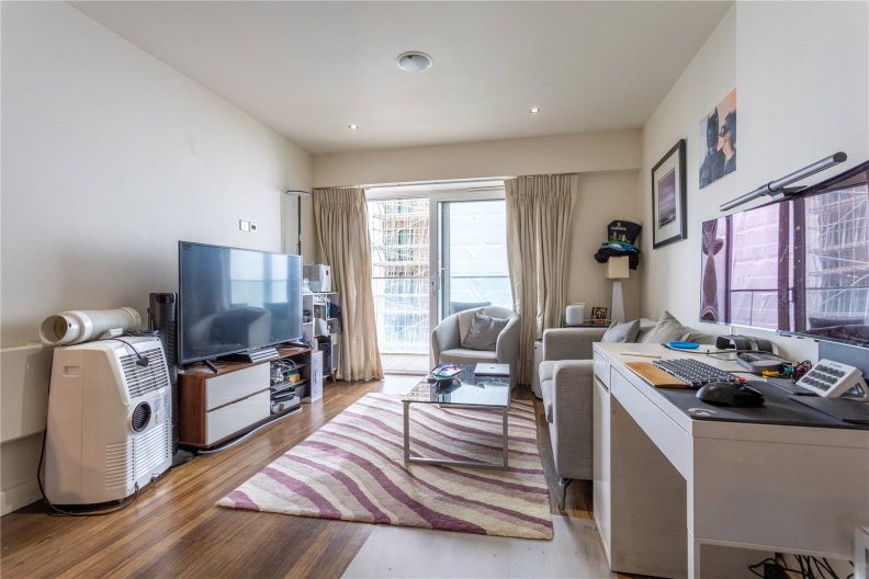 1 bedroom apartments/flats to sale in East Drive, London-image 6
