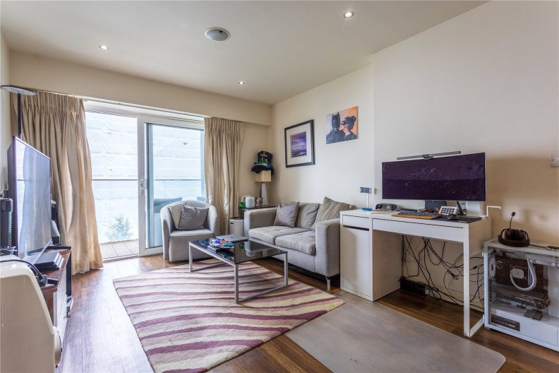 1 bedroom apartments/flats to sale in East Drive, London-image 7